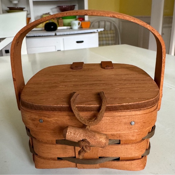 ☘️ 🧺 Longaberger 1990 Shamrock Basket with Hinged Lid - First in Series